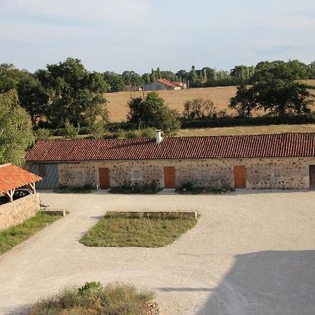 Вилла Gite Val Des Pres Millac  Экстерьер фото